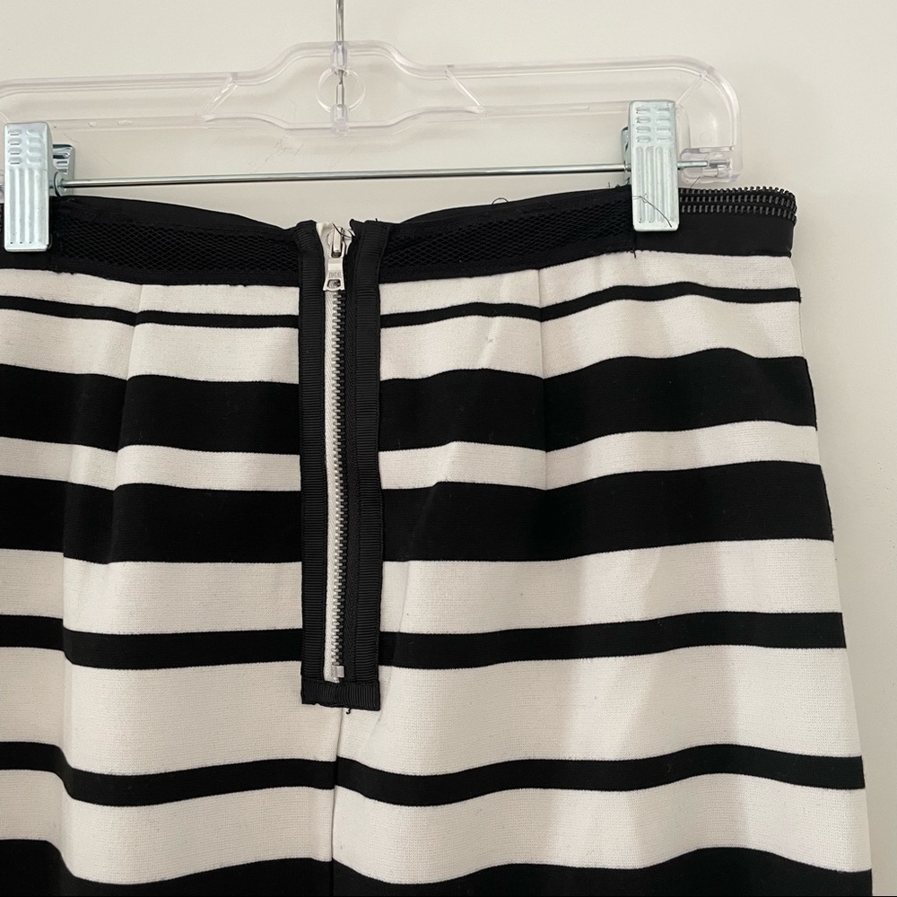 Two Piece Stripped Sam Edelman Set - Picture 8 of 10